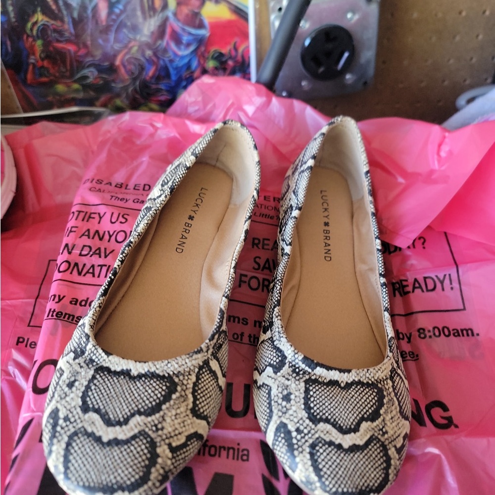 Lucky Brand Black and Cream Flats with Snakeskin Texture